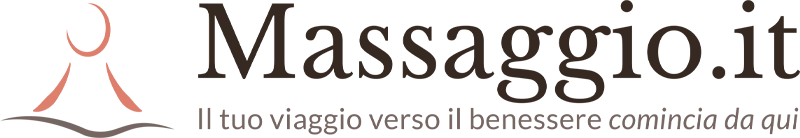 Massaggio Miofasciale A Rilascio Di Hamstrings Con Palline Per Terapia Su Blocco Di Sughero Concetto Pratiche Di Cura Di Se A Casa Rilievo Di Dolore Del Ginocchio Image467633527