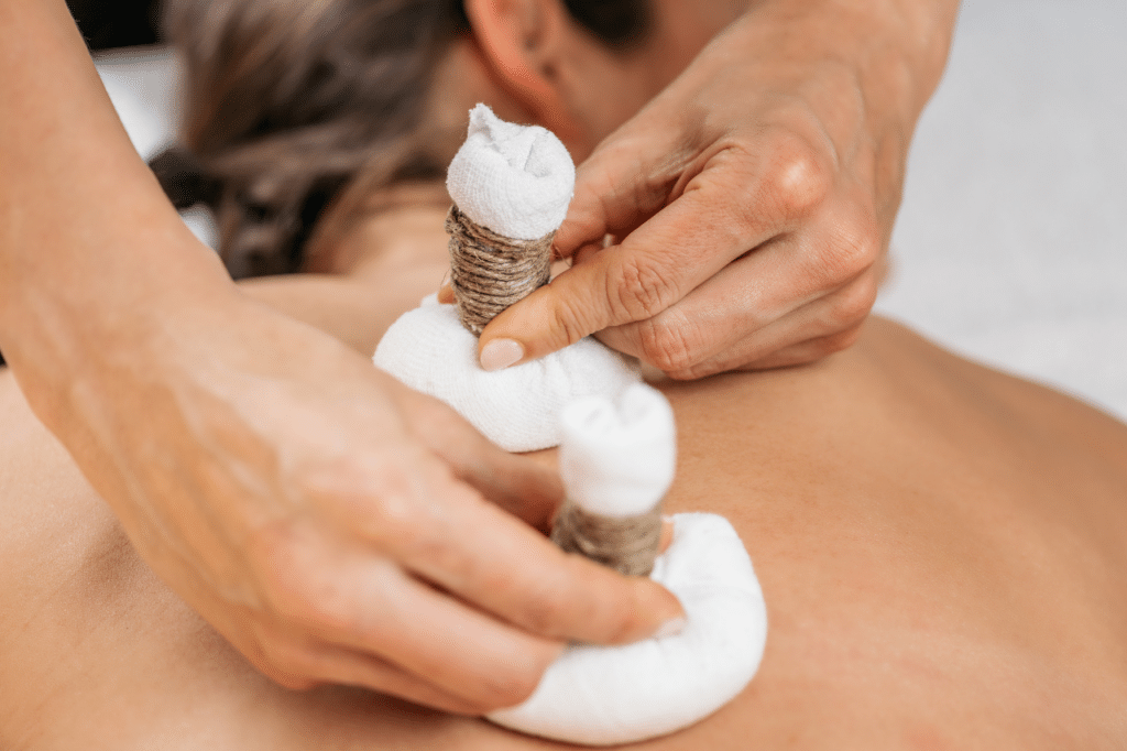 massaggiatrice ayurvedica