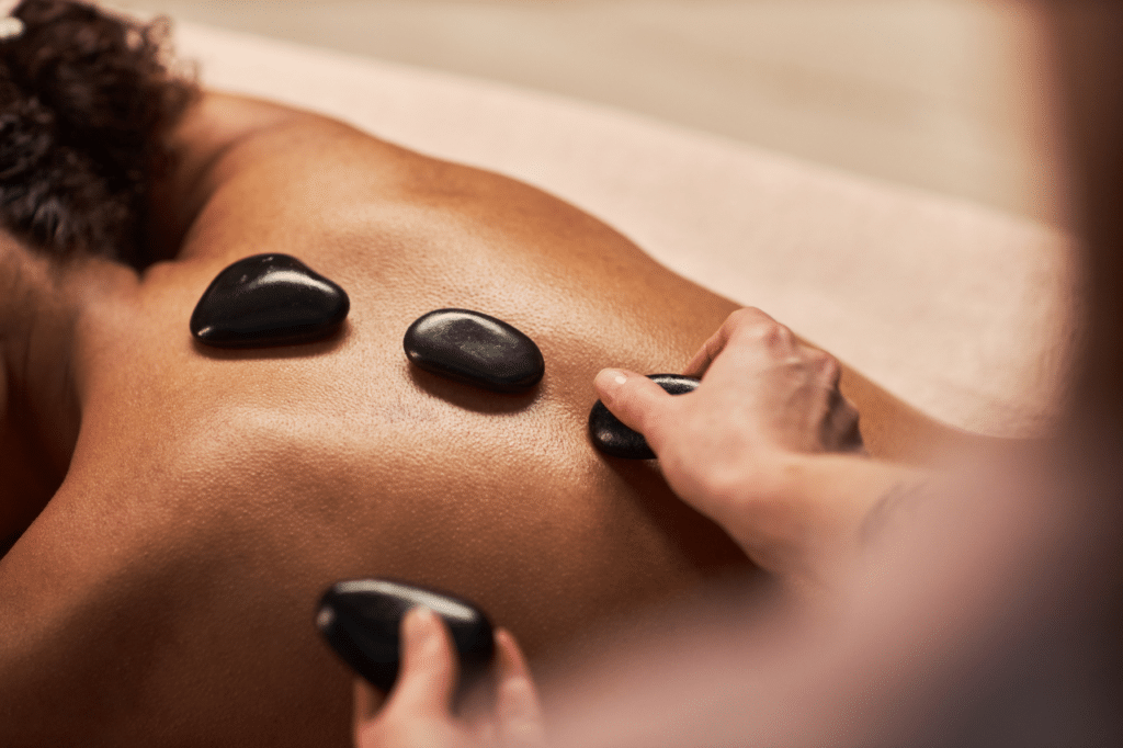 massaggio con pietre calde classico