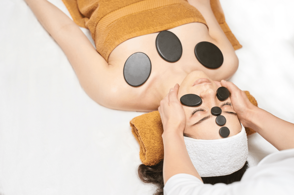 massaggio con pietre calde terapeutico