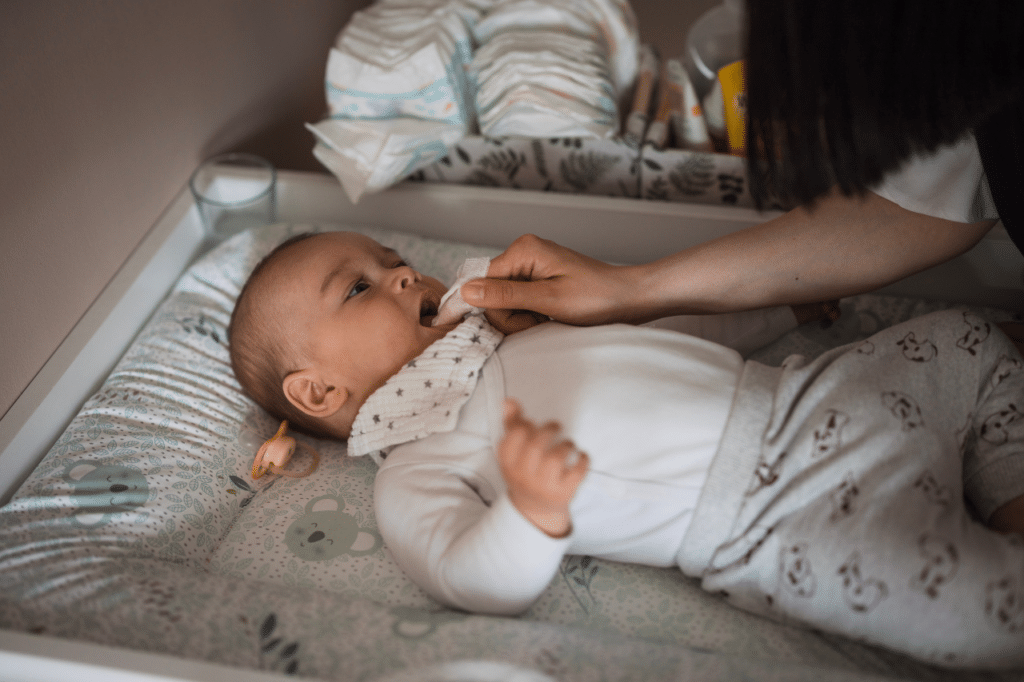 massaggio gengive neonato