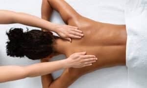 Massaggio connettivale e sport impara le tecniche di massaggio più efficaci per ridurre tensioni muscolari e aumentare la flessibilità